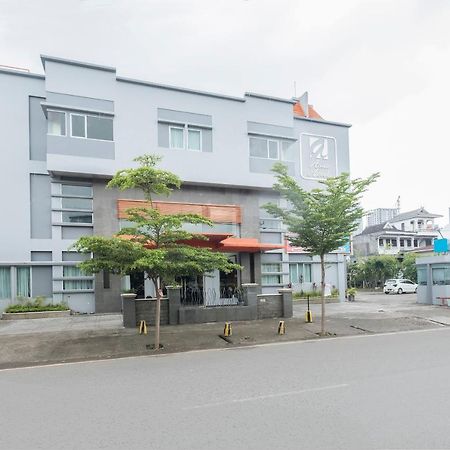 Oyo 424 Asia Hotel Makassar Buitenkant foto