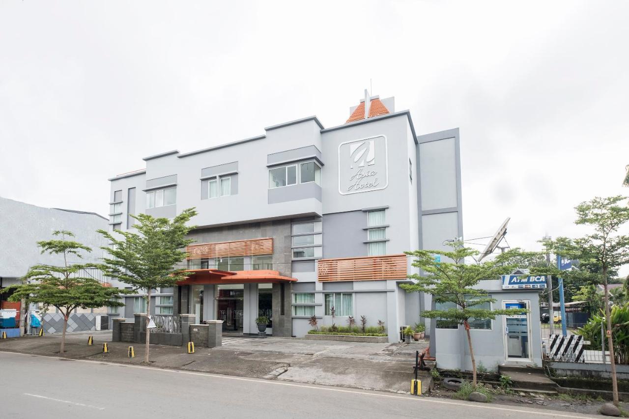 Oyo 424 Asia Hotel Makassar Buitenkant foto