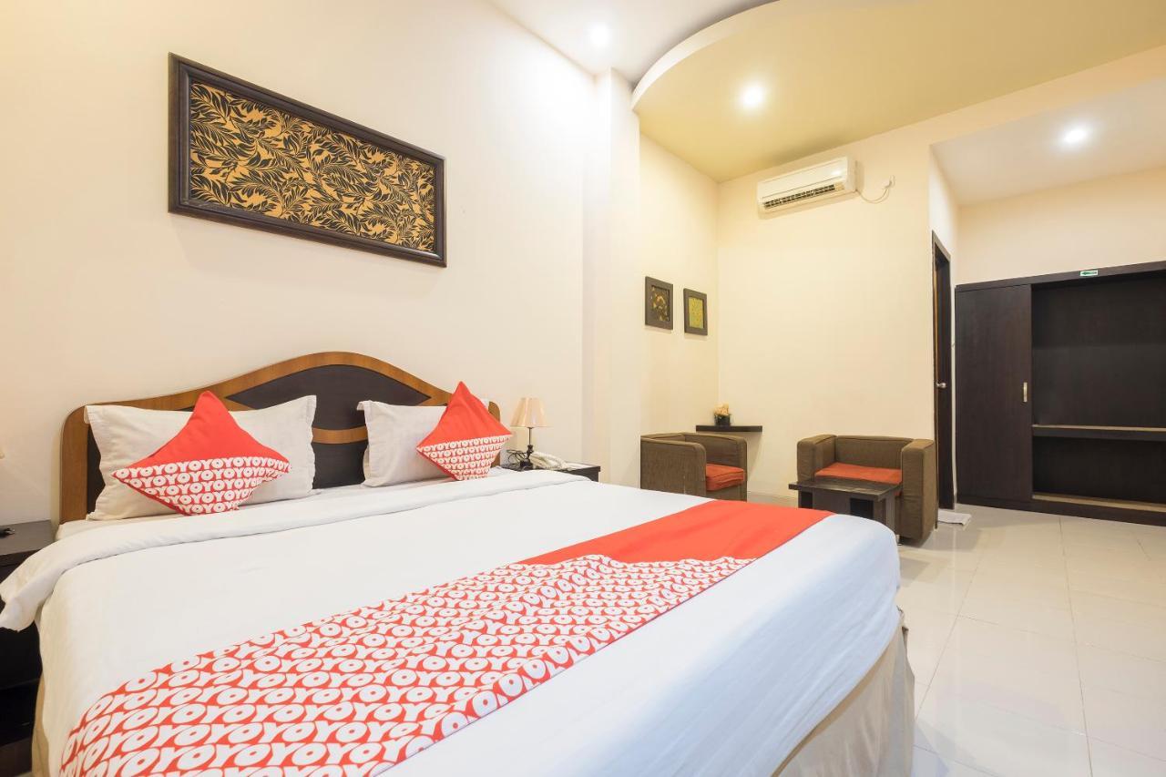 Oyo 424 Asia Hotel Makassar Buitenkant foto