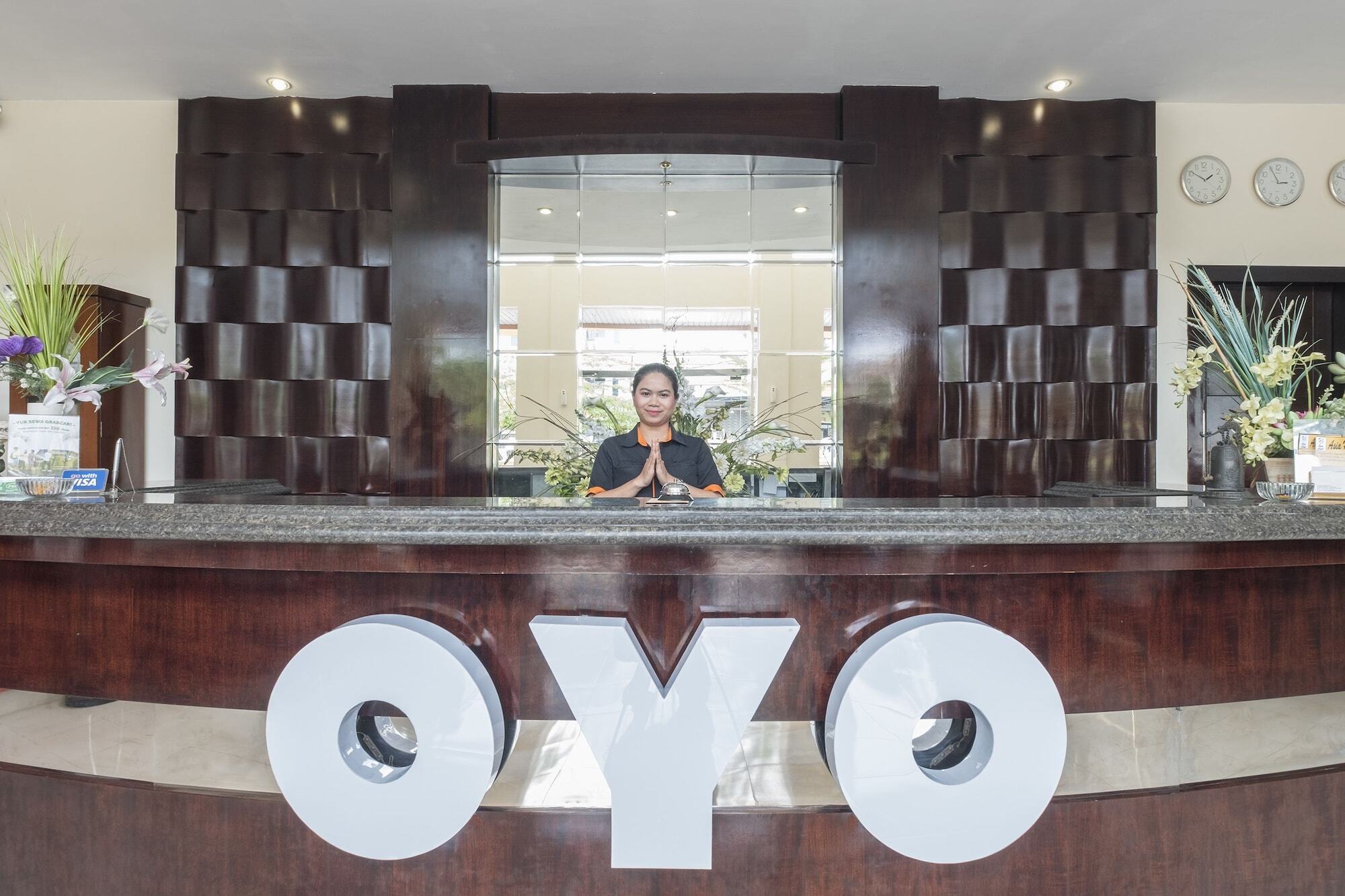 Oyo 424 Asia Hotel Makassar Buitenkant foto