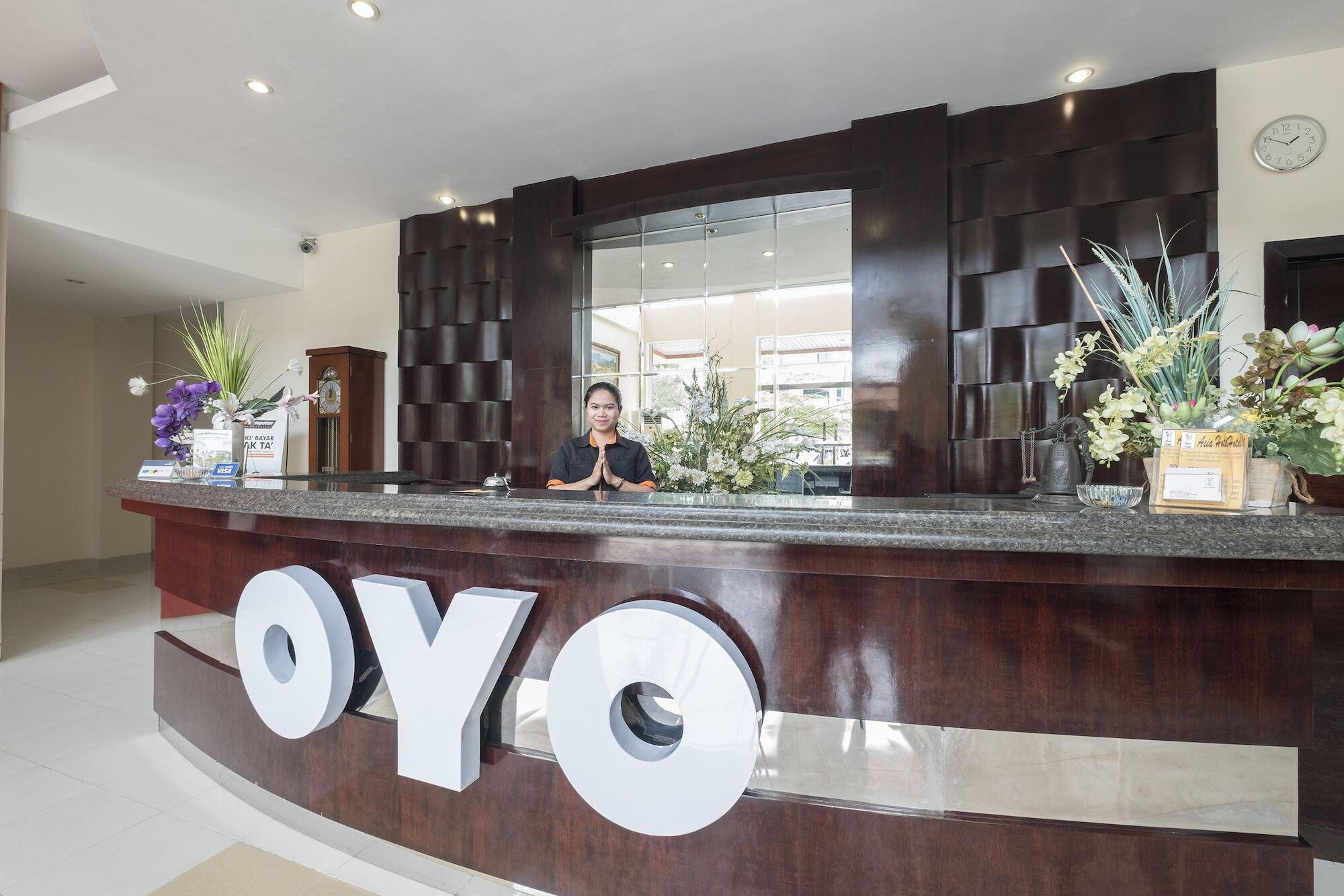 Oyo 424 Asia Hotel Makassar Buitenkant foto